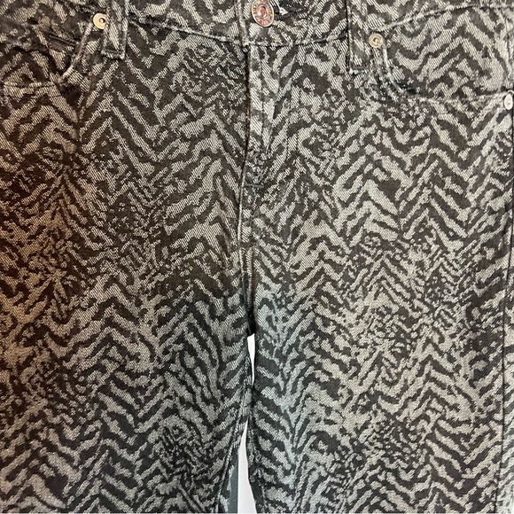 7 For All Mankind Black and Gray Printed Skinny Style Pants, size 26 - Picture 4 of 6